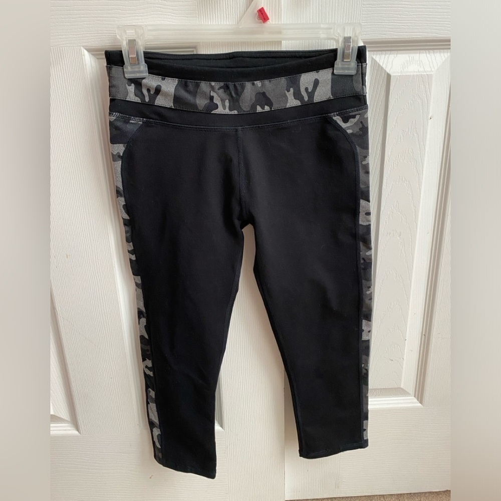 Fabletics Black and Gray Camouflage Leggings